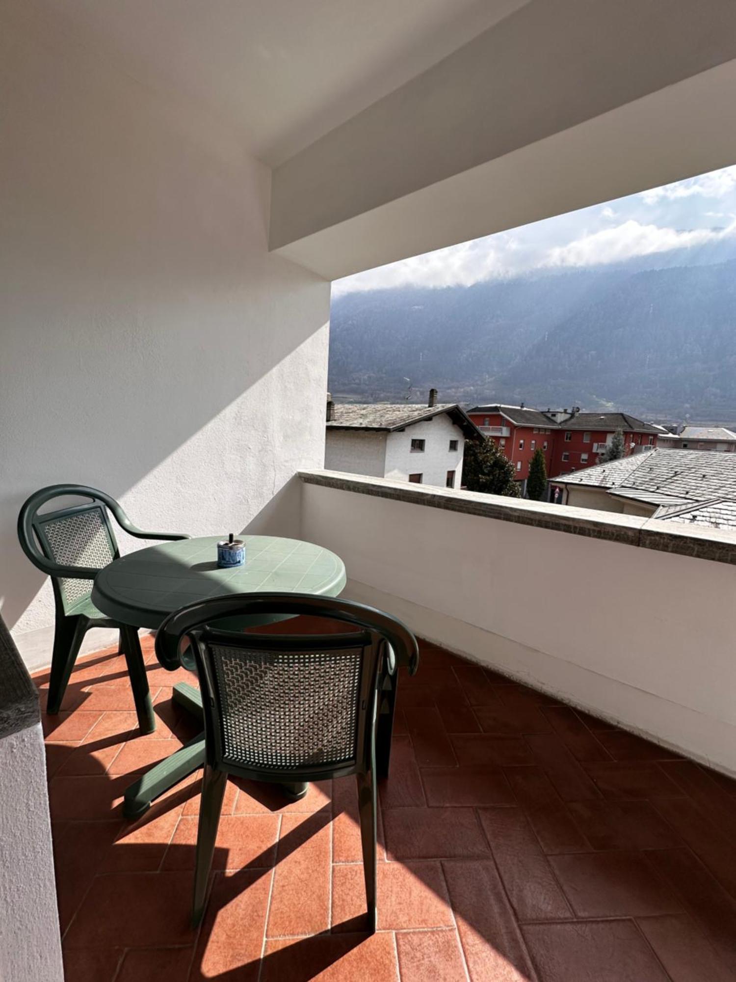 Ampio Appartamento Con Vista “Casa Magro” Тирано Екстериор снимка